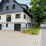 Nyaraló Spacious Semi-detached House With Wood Stove Located Directly On The Rennsteig *