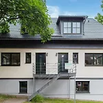 בית נופש Spacious Semi-detached House With Wood Stove Located Directly On The Rennsteig