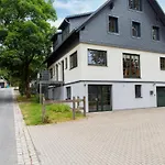 Nyaraló Spacious Semi-detached House With Wood Stove Located Directly On The Rennsteig