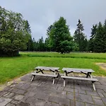 Spacious Semi-detached House With Wood Stove Located Directly On The Rennsteig Nyaraló *