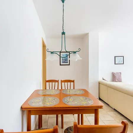 Holiday home Spacious Semi Detached House With Wood Stove Located Directly On The Rennsteig Eisfeld