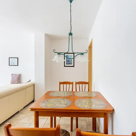 Spacious Semi Detached House With Wood Stove Located Directly On The Rennsteig *