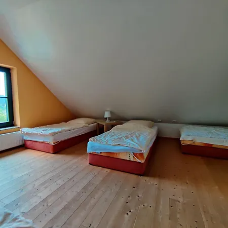 Spacious Semi-detached House With Wood Stove Located Directly On The Rennsteig Casa vacanze Eisfeld