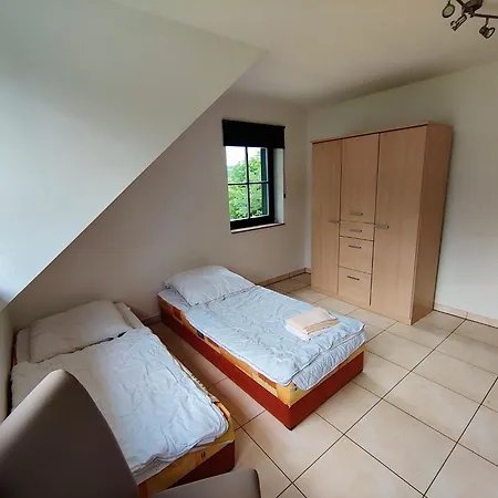 度假居 Spacious Semi-detached House With Wood Stove Located Directly On The Rennsteig Eisfeld