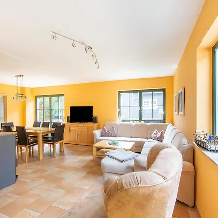 Spacious Semi-detached House With Wood Stove Located Directly On The Rennsteig Tatil Evi *