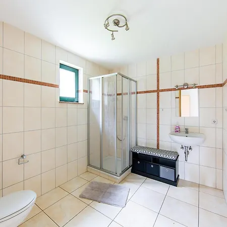 Casa vacanze Spacious Semi-detached House With Wood Stove Located Directly On The Rennsteig