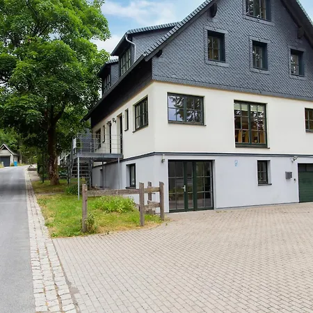 Tatil Evi Spacious Semi-detached House With Wood Stove Located Directly On The Rennsteig