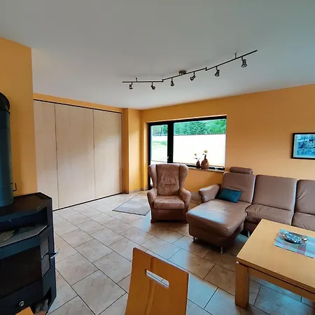 Spacious Semi-detached House With Wood Stove Located Directly On The Rennsteig Tatil Evi *