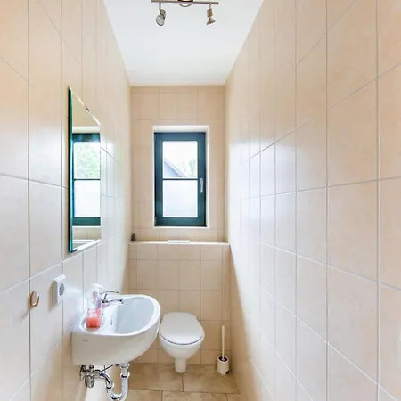 Casa vacanze Spacious Semi-detached House With Wood Stove Located Directly On The Rennsteig