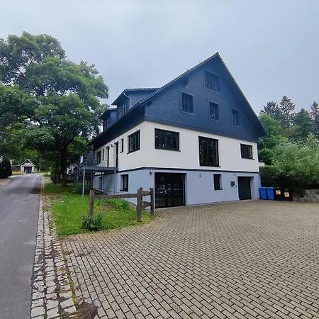 Tatil Evi Spacious Semi-detached House With Wood Stove Located Directly On The Rennsteig *