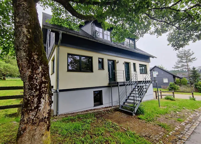 Vakantiehuis Spacious Semi-detached House With Wood Stove Located Directly On The Rennsteig *