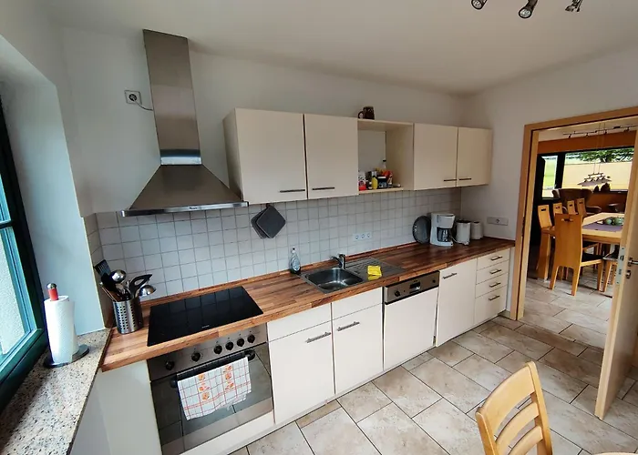 Spacious Semi-detached House With Wood Stove Located Directly On The Rennsteig Vakantiehuis