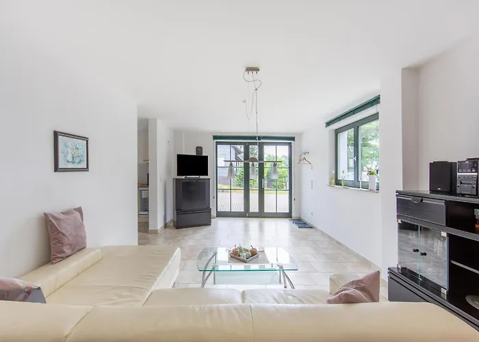 Spacious Semi-detached House With Wood Stove Located Directly On The Rennsteig Vakantiehuis Eisfeld