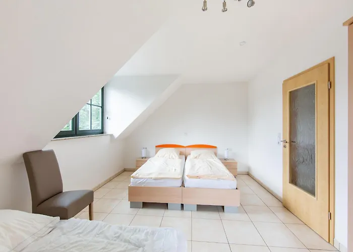 Spacious Semi-detached House With Wood Stove Located Directly On The Rennsteig Vakantiehuis