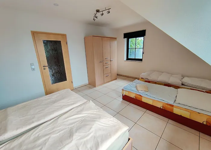 Vakantiehuis Spacious Semi-detached House With Wood Stove Located Directly On The Rennsteig *