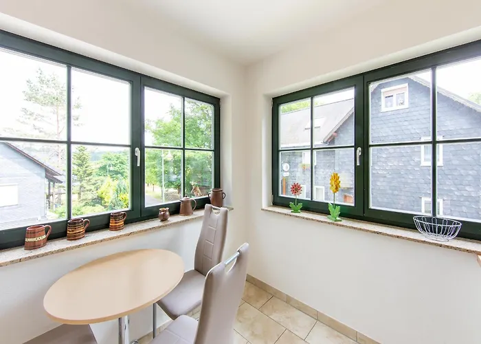 Spacious Semi-detached House With Wood Stove Located Directly On The Rennsteig Vakantiehuis Eisfeld