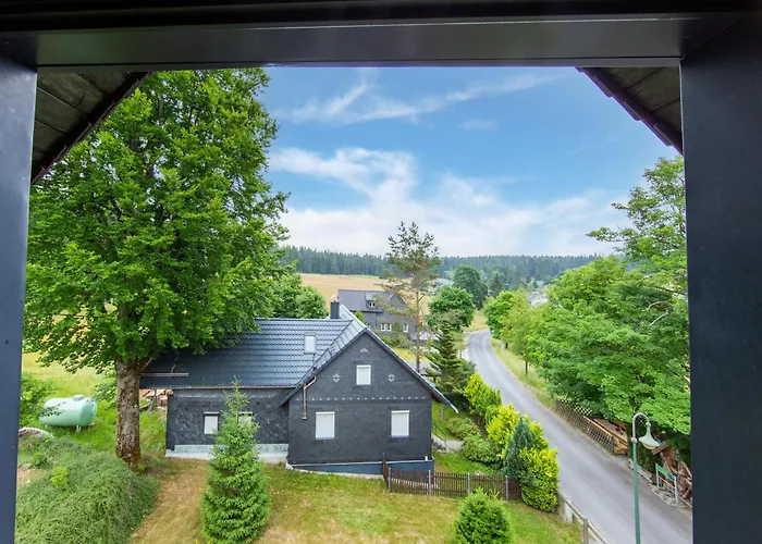Spacious Semi-detached House With Wood Stove Located Directly On The Rennsteig 度假居 *