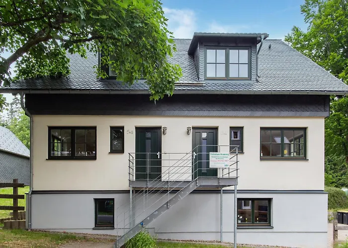 Spacious Semi-detached House With Wood Stove Located Directly On The Rennsteig Vakantiehuis *
