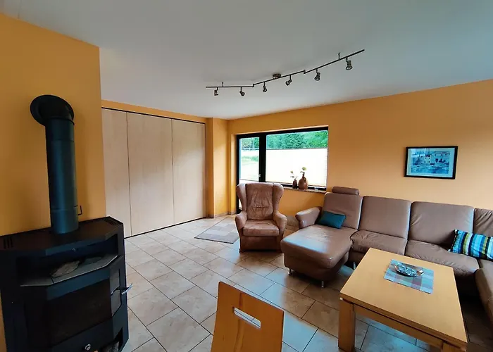 Spacious Semi-detached House With Wood Stove Located Directly On The Rennsteig Vakantiehuis *