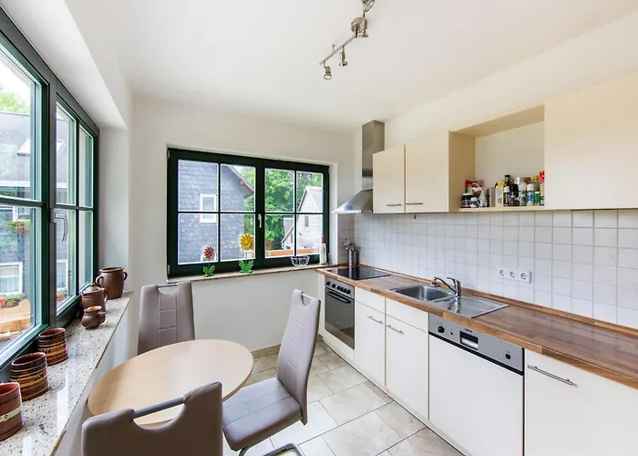 Spacious Semi-detached House With Wood Stove Located Directly On The Rennsteig Vakantiehuis Eisfeld