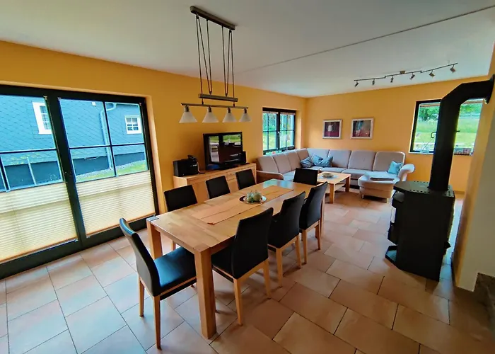 度假居 Spacious Semi-detached House With Wood Stove Located Directly On The Rennsteig Eisfeld
